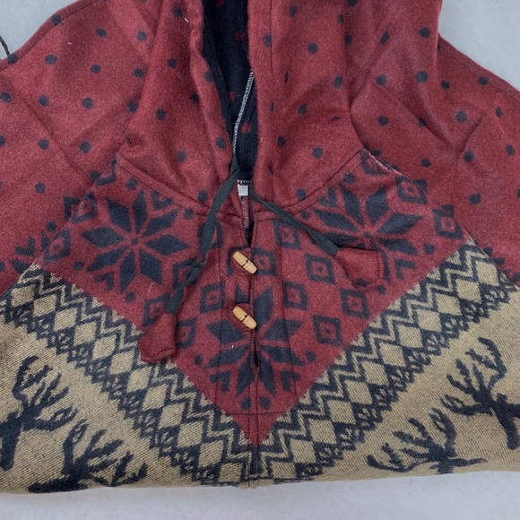 Hooded Wool Poncho - Picture 7 of 8